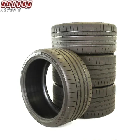 Background image for 295/30 R21 102Y - 305/30 R21 107Y Michelin PilotSport  S 5 SOMMERREIFEN AMG GT
