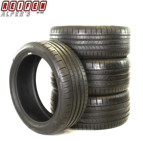 Background image for 4x 245/40 R19 98Y-275/35 R19 100Y Pirelli Pzero PZ4 SOMMERREIFEN