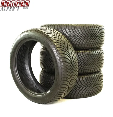 Background image for 4X 235/45 R18 98Y XL MICHELIN CrossClimate 2 GANZJAHRES REIFEN aus2025