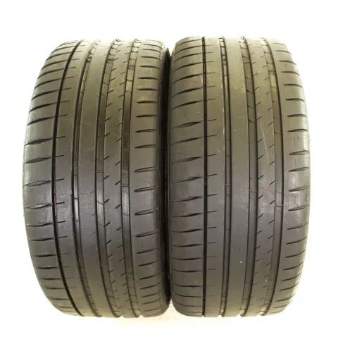 Background image for 2x 245 35 ZR19 93Y XL Michelin Pilot Sport 4S MO1 Sommerreifen aus2022